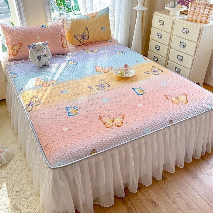 91家纺网 家纺一手货源 找家纺 悦织湾家纺 2025新款A类凉感丝床裙款乳胶凉席席子夏被夏凉被空调被四件套 大红大紫