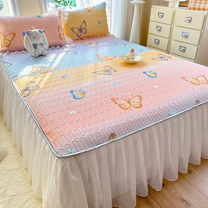 91家纺网 家纺一手货源 找家纺 悦织湾家纺 2025新款A类凉感丝床裙款乳胶凉席席子夏被夏凉被空调被四件套 大红大紫