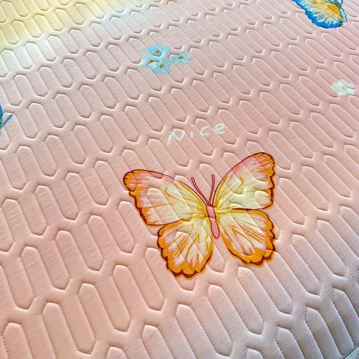 91家纺网 家纺一手货源 找家纺 悦织湾家纺 2025新款A类凉感丝床裙款乳胶凉席席子夏被夏凉被空调被四件套 大红大紫