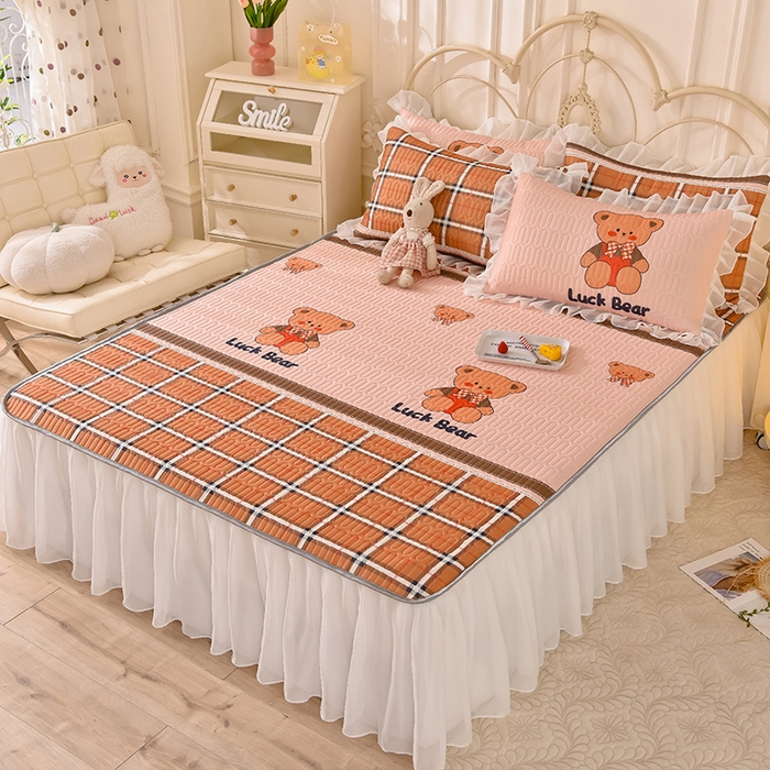 91家纺网 家纺一手货源 找家纺 悦织湾家纺 2025新款A类凉感丝床裙款乳胶凉席席子夏被夏凉被空调被四件套 格子小熊