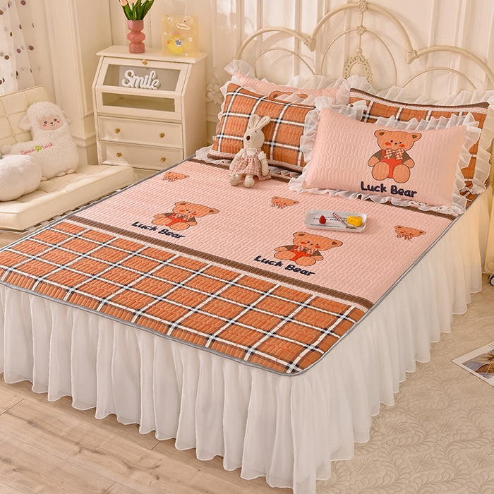 91家纺网 家纺一手货源 找家纺 悦织湾家纺 2025新款A类凉感丝床裙款乳胶凉席席子夏被夏凉被空调被四件套 格子小熊