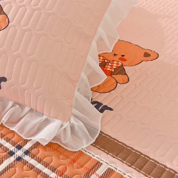 91家纺网 家纺一手货源 找家纺 悦织湾家纺 2025新款A类凉感丝床裙款乳胶凉席席子夏被夏凉被空调被四件套 格子小熊