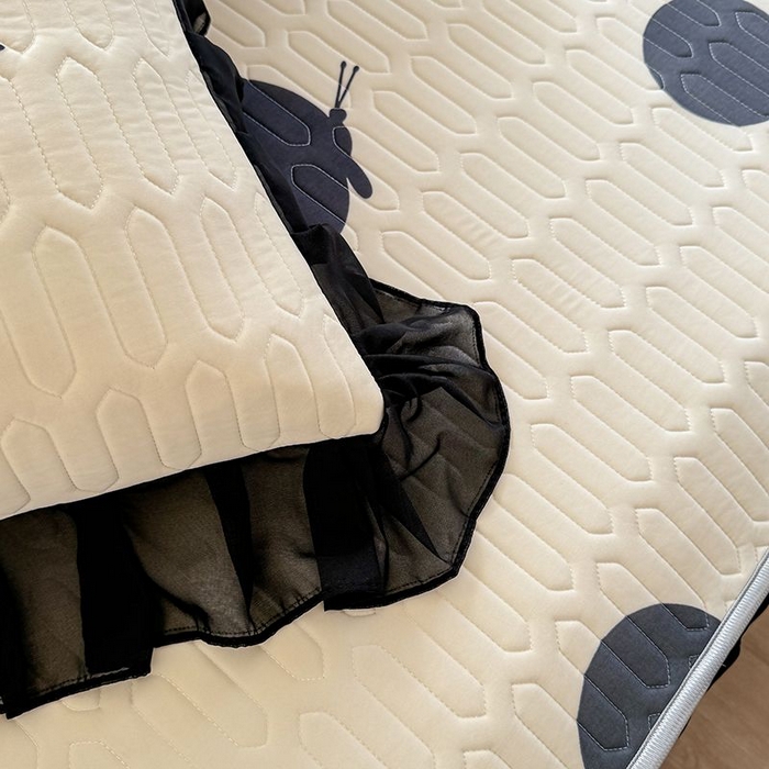 91家纺网 家纺一手货源 找家纺 悦织湾家纺 2025新款A类凉感丝床裙款乳胶凉席席子夏被夏凉被空调被四件套 蝴蝶波点