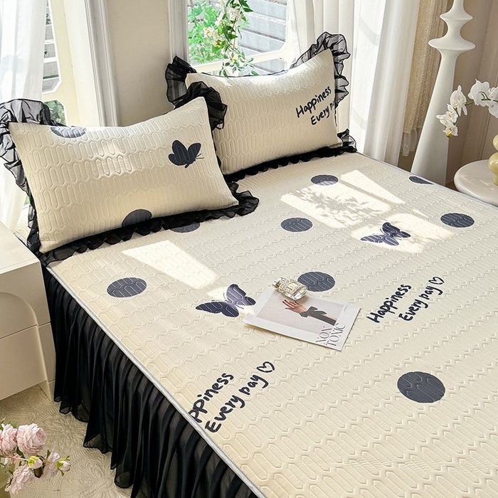 91家纺网 家纺一手货源 找家纺 悦织湾家纺 2025新款A类凉感丝床裙款乳胶凉席席子夏被夏凉被空调被四件套 蝴蝶波点