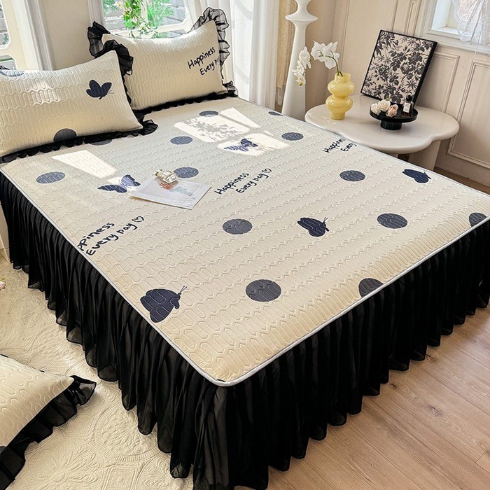 91家纺网 家纺一手货源 找家纺 悦织湾家纺 2025新款A类凉感丝床裙款乳胶凉席席子夏被夏凉被空调被四件套 蝴蝶波点