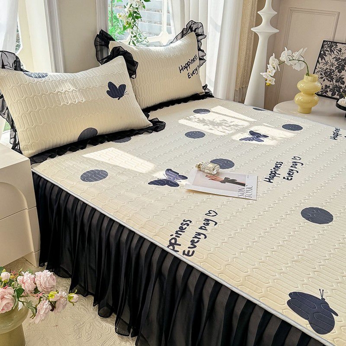 91家纺网 家纺一手货源 找家纺 悦织湾家纺 2025新款A类凉感丝床裙款乳胶凉席席子夏被夏凉被空调被四件套 蝴蝶波点