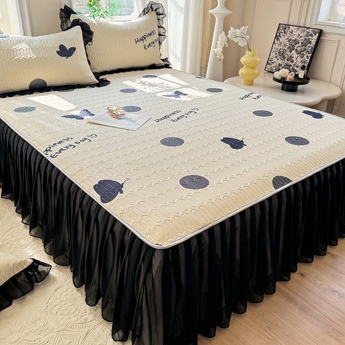 91家纺网 家纺一手货源 找家纺 悦织湾家纺 2025新款A类凉感丝床裙款乳胶凉席席子夏被夏凉被空调被四件套 蝴蝶波点