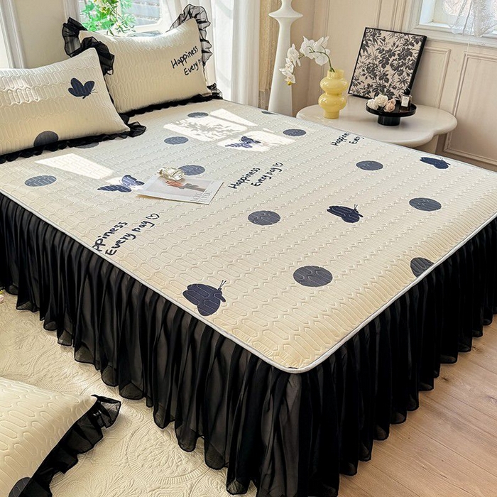 91家纺网 家纺一手货源 找家纺 悦织湾家纺 2025新款A类凉感丝床裙款乳胶凉席席子夏被夏凉被空调被四件套 蝴蝶波点