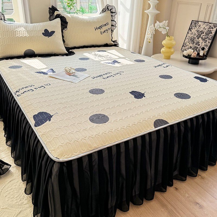 91家纺网 家纺一手货源 找家纺 悦织湾家纺 2025新款A类凉感丝床裙款乳胶凉席席子夏被夏凉被空调被四件套 蝴蝶波点