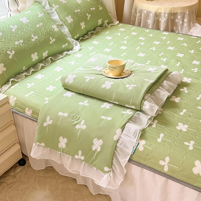 91家纺网 家纺一手货源 找家纺 悦织湾家纺 2025新款A类凉感丝床裙款乳胶凉席席子夏被夏凉被空调被四件套 花束