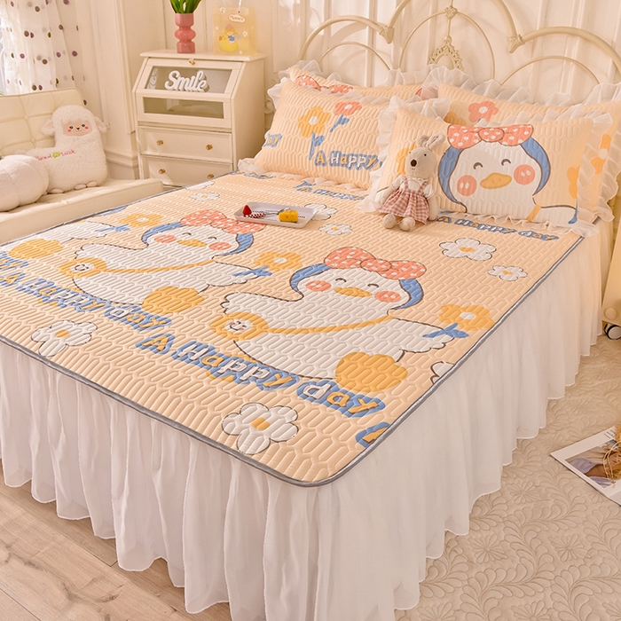 91家纺网 家纺一手货源 找家纺 悦织湾家纺 2025新款A类凉感丝床裙款乳胶凉席席子夏被夏凉被空调被四件套 欢乐企鹅