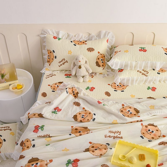 91家纺网 家纺一手货源 找家纺 悦织湾家纺 2025新款A类凉感丝床裙款乳胶凉席席子夏被夏凉被空调被四件套 欢乐曲奇