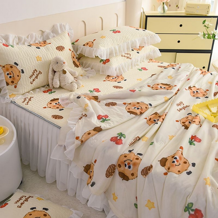 91家纺网 家纺一手货源 找家纺 悦织湾家纺 2025新款A类凉感丝床裙款乳胶凉席席子夏被夏凉被空调被四件套 欢乐曲奇