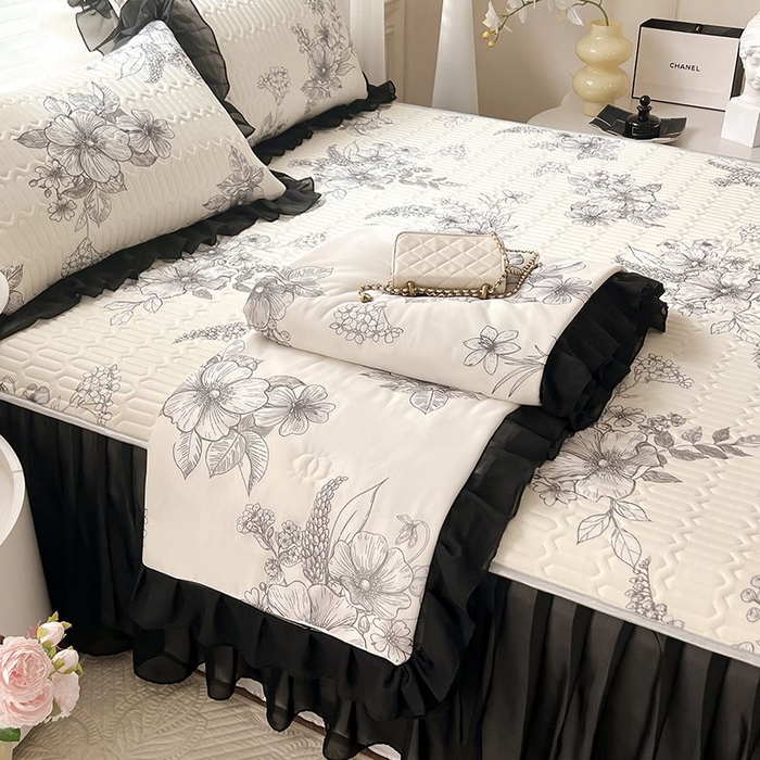 91家纺网 家纺一手货源 找家纺 悦织湾家纺 2025新款A类凉感丝床裙款乳胶凉席席子夏被夏凉被空调被四件套 浪漫花开