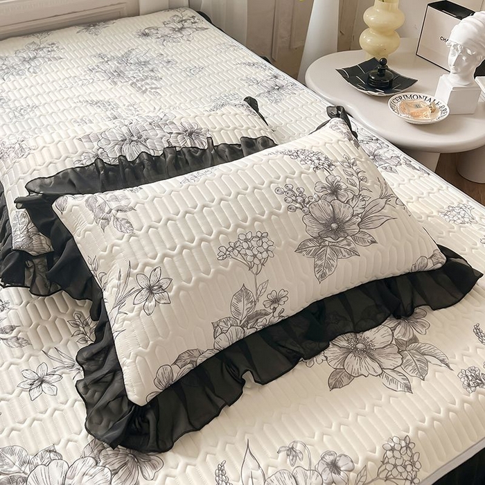 91家纺网 家纺一手货源 找家纺 悦织湾家纺 2025新款A类凉感丝床裙款乳胶凉席席子夏被夏凉被空调被四件套 浪漫花开