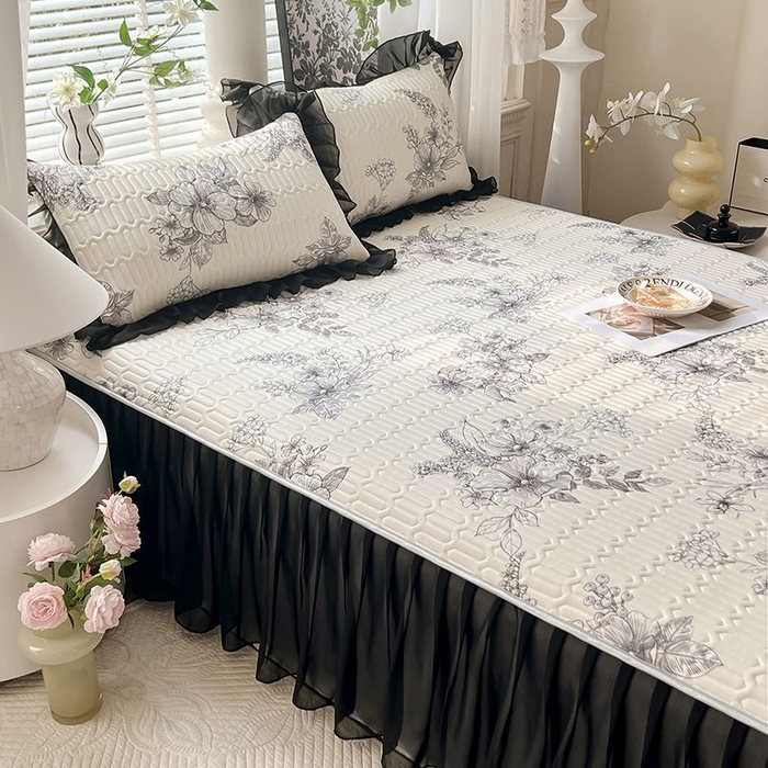 91家纺网 家纺一手货源 找家纺 悦织湾家纺 2025新款A类凉感丝床裙款乳胶凉席席子夏被夏凉被空调被四件套 浪漫花开