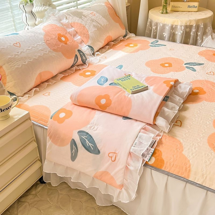 91家纺网 家纺一手货源 找家纺 悦织湾家纺 2025新款A类凉感丝床裙款乳胶凉席席子夏被夏凉被空调被四件套 浪漫花语