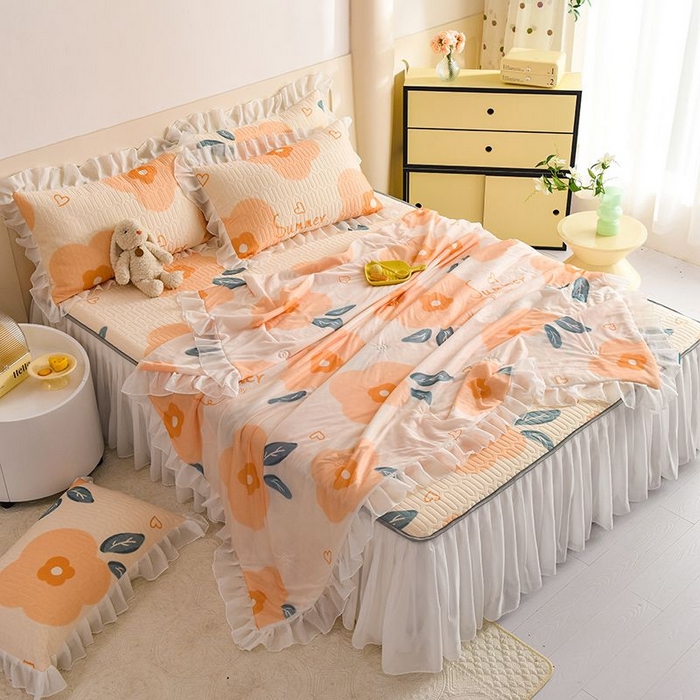 91家纺网 家纺一手货源 找家纺 悦织湾家纺 2025新款A类凉感丝床裙款乳胶凉席席子夏被夏凉被空调被四件套 浪漫花语