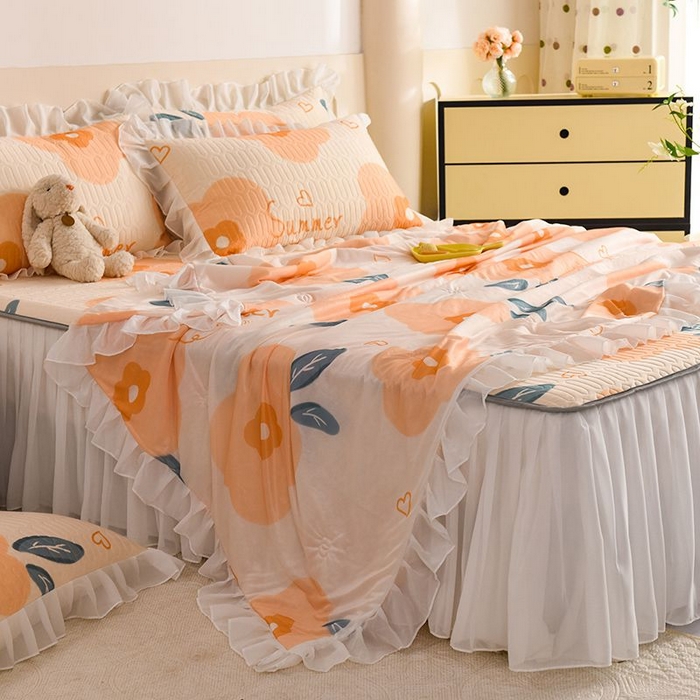 91家纺网 家纺一手货源 找家纺 悦织湾家纺 2025新款A类凉感丝床裙款乳胶凉席席子夏被夏凉被空调被四件套 浪漫花语