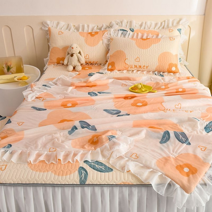 91家纺网 家纺一手货源 找家纺 悦织湾家纺 2025新款A类凉感丝床裙款乳胶凉席席子夏被夏凉被空调被四件套 浪漫花语