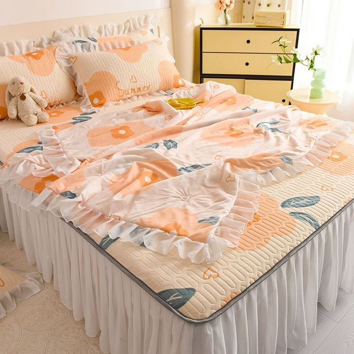 91家纺网 家纺一手货源 找家纺 悦织湾家纺 2025新款A类凉感丝床裙款乳胶凉席席子夏被夏凉被空调被四件套 浪漫花语