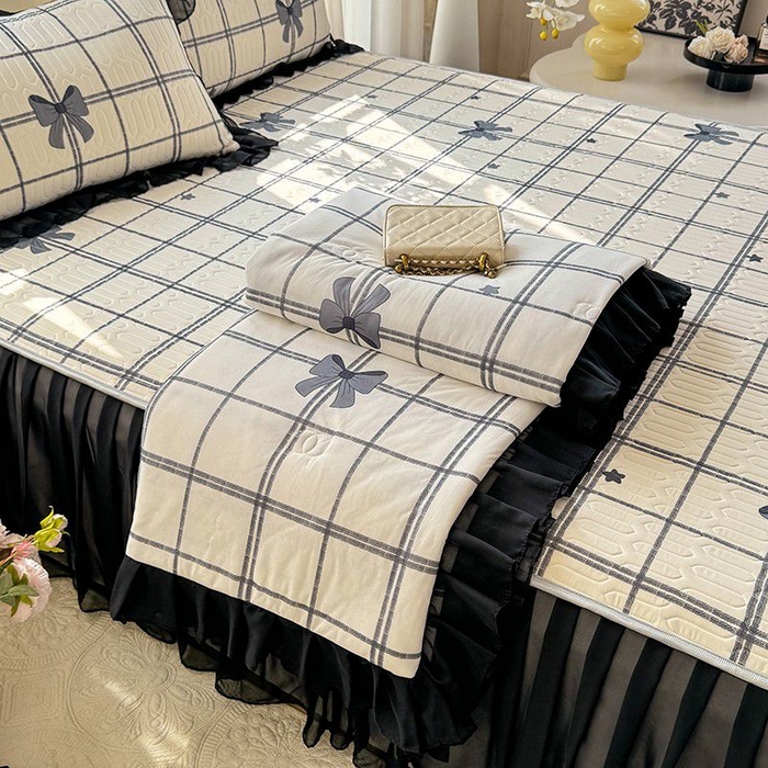 91家纺网 家纺一手货源 找家纺 悦织湾家纺 2025新款A类凉感丝床裙款乳胶凉席席子夏被夏凉被空调被四件套 礼物