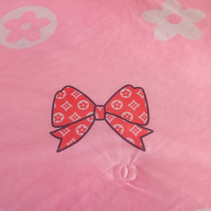 91家纺网 家纺一手货源 找家纺 悦织湾家纺 2025新款A类凉感丝床裙款乳胶凉席席子夏被夏凉被空调被四件套 礼物-粉