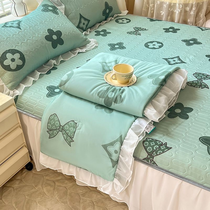 91家纺网 家纺一手货源 找家纺 悦织湾家纺 2025新款A类凉感丝床裙款乳胶凉席席子夏被夏凉被空调被四件套 礼物-绿