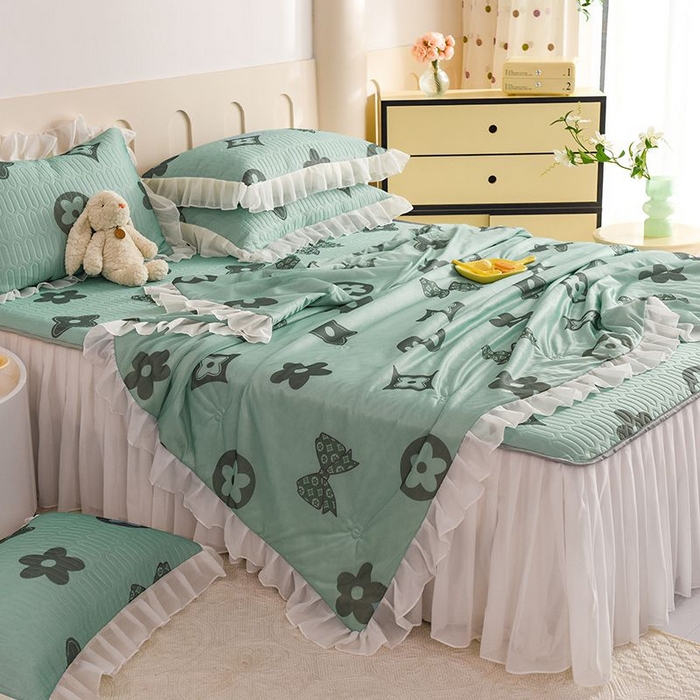 91家纺网 家纺一手货源 找家纺 悦织湾家纺 2025新款A类凉感丝床裙款乳胶凉席席子夏被夏凉被空调被四件套 礼物-绿