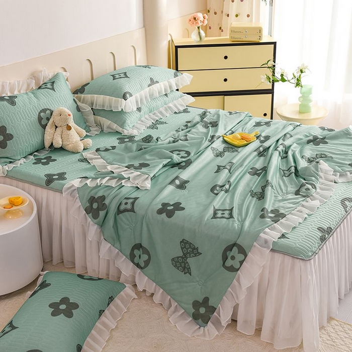 91家纺网 家纺一手货源 找家纺 悦织湾家纺 2025新款A类凉感丝床裙款乳胶凉席席子夏被夏凉被空调被四件套 礼物-绿