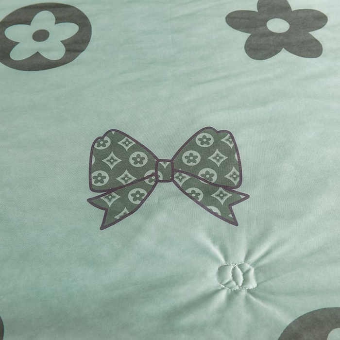 91家纺网 家纺一手货源 找家纺 悦织湾家纺 2025新款A类凉感丝床裙款乳胶凉席席子夏被夏凉被空调被四件套 礼物-绿