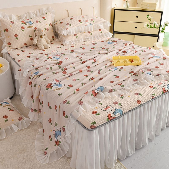 91家纺网 家纺一手货源 找家纺 悦织湾家纺 2025新款A类凉感丝床裙款乳胶凉席席子夏被夏凉被空调被四件套 玫瑰花语