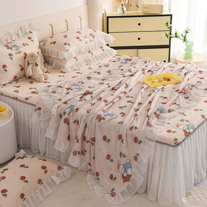 91家纺网 家纺一手货源 找家纺 悦织湾家纺 2025新款A类凉感丝床裙款乳胶凉席席子夏被夏凉被空调被四件套 玫瑰花语