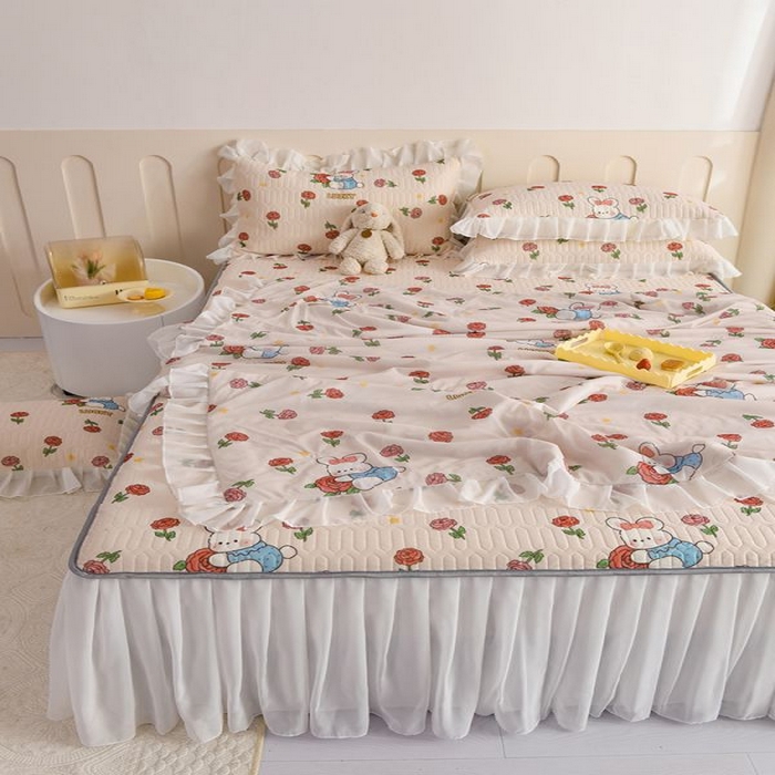 91家纺网 家纺一手货源 找家纺 悦织湾家纺 2025新款A类凉感丝床裙款乳胶凉席席子夏被夏凉被空调被四件套 玫瑰花语