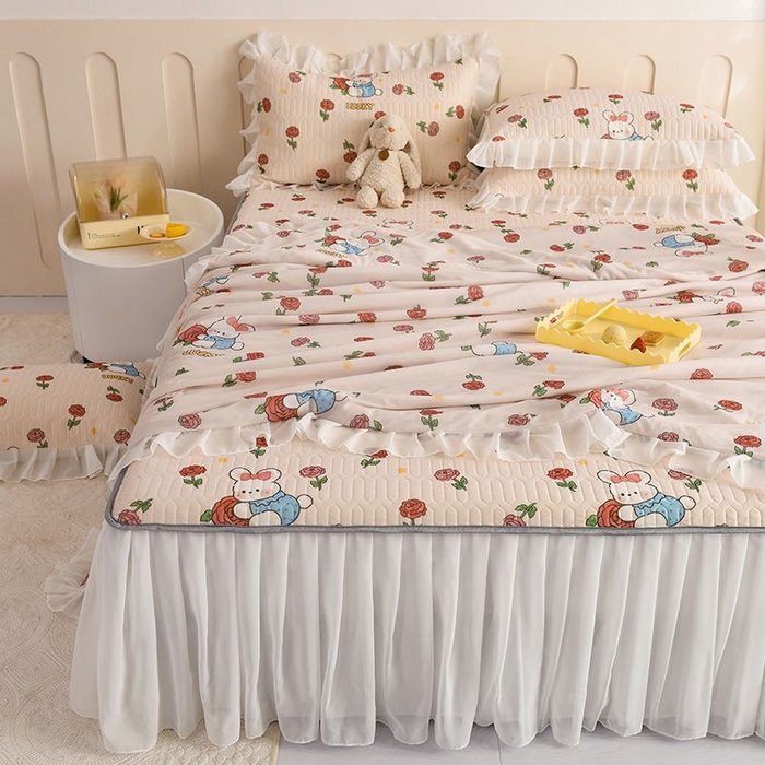 91家纺网 家纺一手货源 找家纺 悦织湾家纺 2025新款A类凉感丝床裙款乳胶凉席席子夏被夏凉被空调被四件套 玫瑰花语