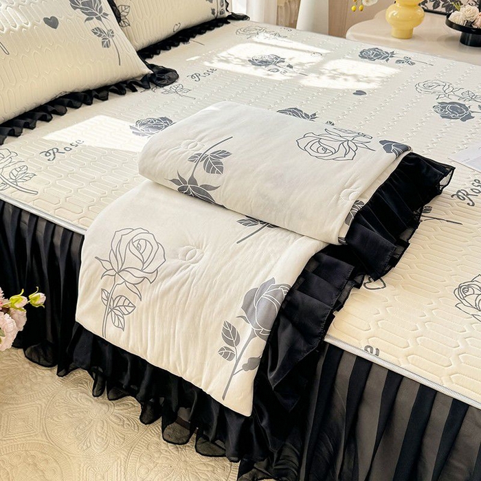 91家纺网 家纺一手货源 找家纺 悦织湾家纺 2025新款A类凉感丝床裙款乳胶凉席席子夏被夏凉被空调被四件套 玫瑰情缘