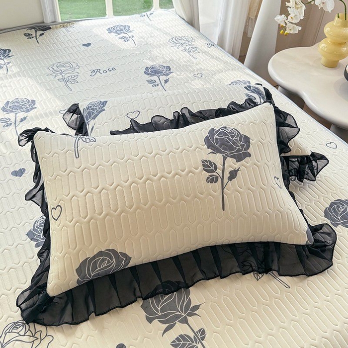 91家纺网 家纺一手货源 找家纺 悦织湾家纺 2025新款A类凉感丝床裙款乳胶凉席席子夏被夏凉被空调被四件套 玫瑰情缘