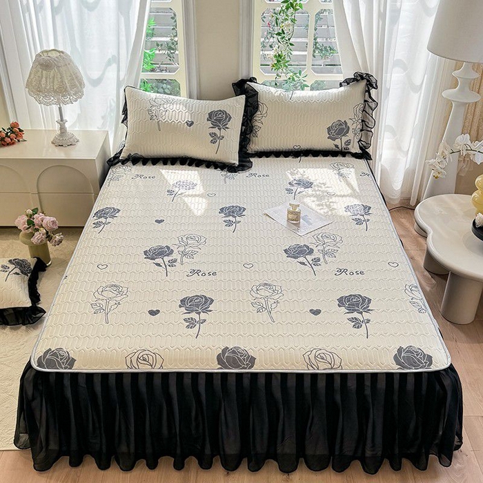 91家纺网 家纺一手货源 找家纺 悦织湾家纺 2025新款A类凉感丝床裙款乳胶凉席席子夏被夏凉被空调被四件套 玫瑰情缘