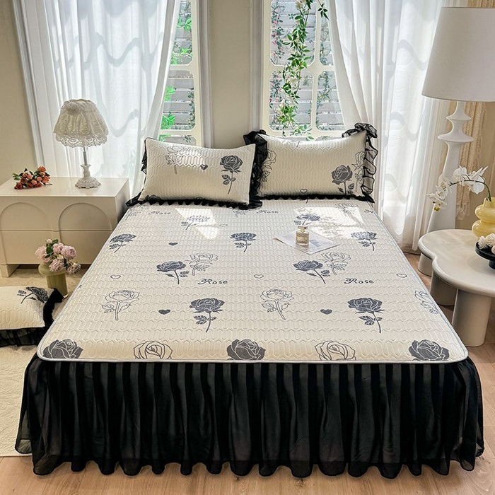 91家纺网 家纺一手货源 找家纺 悦织湾家纺 2025新款A类凉感丝床裙款乳胶凉席席子夏被夏凉被空调被四件套 玫瑰情缘