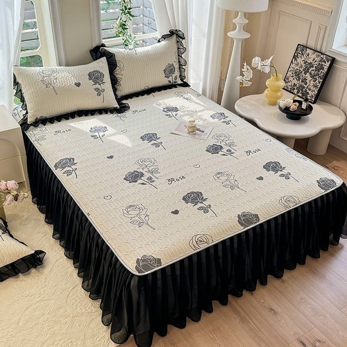 91家纺网 家纺一手货源 找家纺 悦织湾家纺 2025新款A类凉感丝床裙款乳胶凉席席子夏被夏凉被空调被四件套 玫瑰情缘