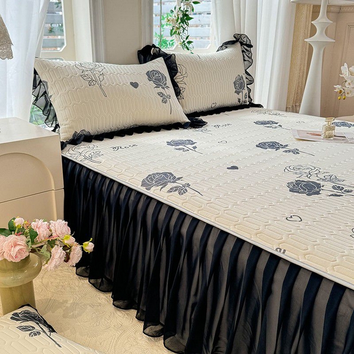 91家纺网 家纺一手货源 找家纺 悦织湾家纺 2025新款A类凉感丝床裙款乳胶凉席席子夏被夏凉被空调被四件套 玫瑰情缘