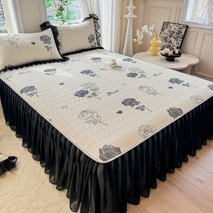 91家纺网 家纺一手货源 找家纺 悦织湾家纺 2025新款A类凉感丝床裙款乳胶凉席席子夏被夏凉被空调被四件套 玫瑰情缘