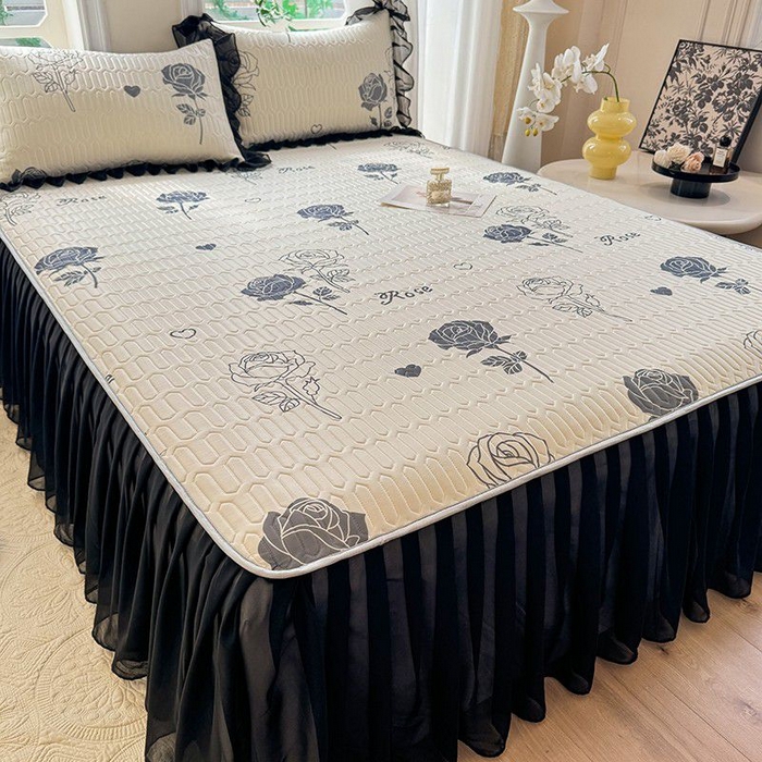 91家纺网 家纺一手货源 找家纺 悦织湾家纺 2025新款A类凉感丝床裙款乳胶凉席席子夏被夏凉被空调被四件套 玫瑰情缘