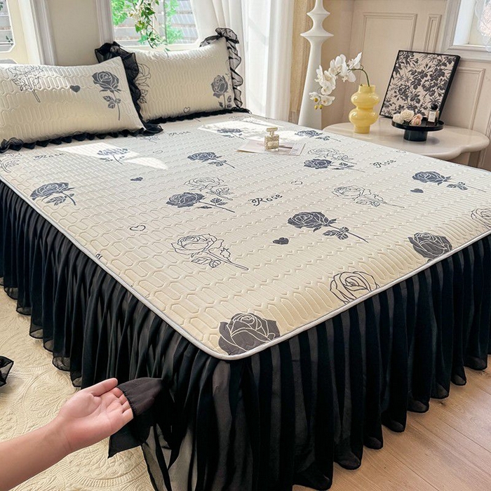 91家纺网 家纺一手货源 找家纺 悦织湾家纺 2025新款A类凉感丝床裙款乳胶凉席席子夏被夏凉被空调被四件套 玫瑰情缘