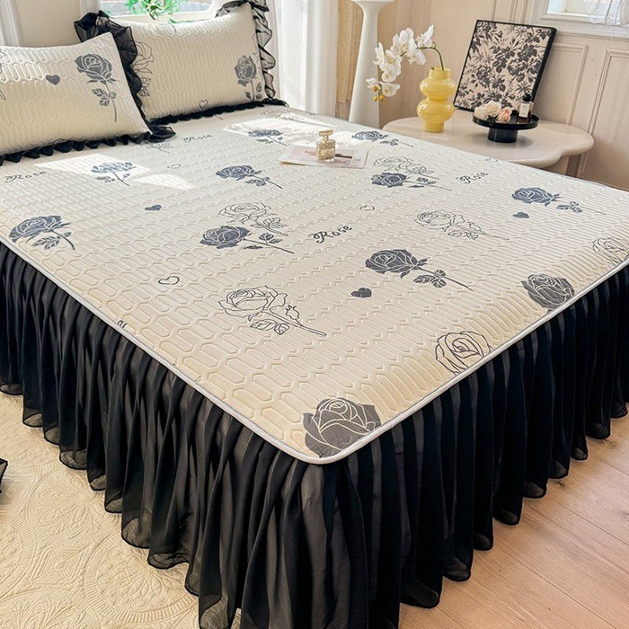 91家纺网 家纺一手货源 找家纺 悦织湾家纺 2025新款A类凉感丝床裙款乳胶凉席席子夏被夏凉被空调被四件套 玫瑰情缘