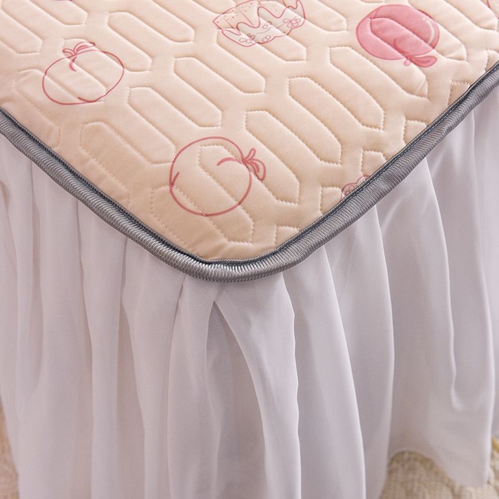 91家纺网 家纺一手货源 找家纺 悦织湾家纺 2025新款A类凉感丝床裙款乳胶凉席席子夏被夏凉被空调被四件套 蜜桃