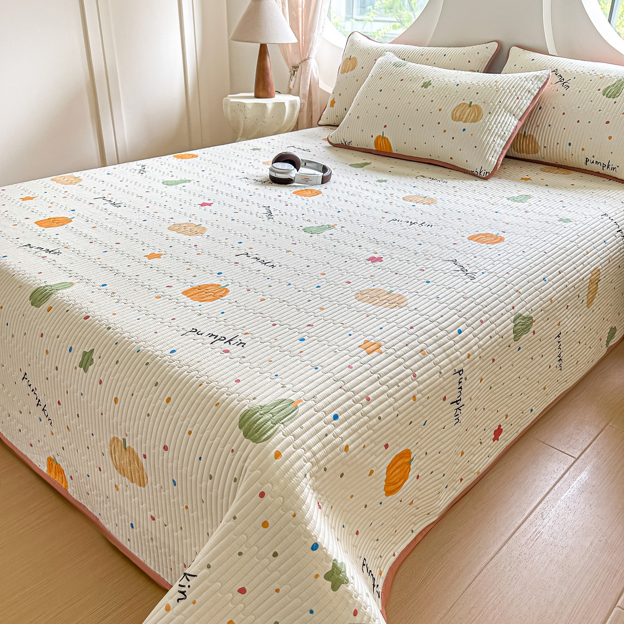 91家纺网 家纺一手货源 找家纺 橘夏家纺 2025新款多功能全棉双面床盖三件套纯棉夹棉加厚床单床垫盖毯 南瓜派对