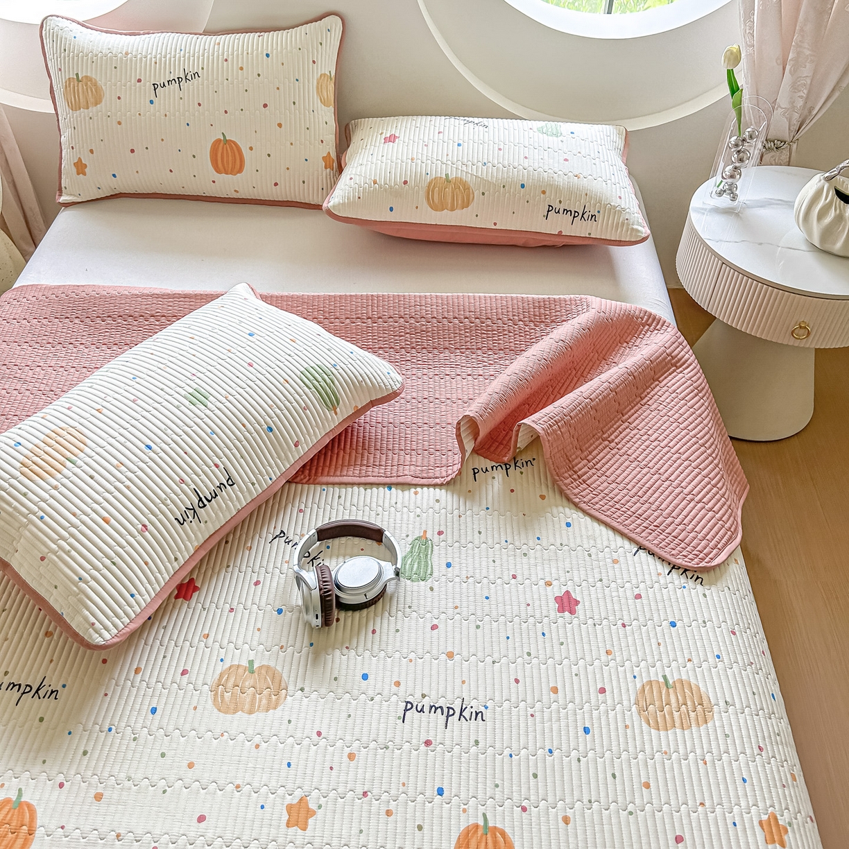 91家纺网 家纺一手货源 找家纺 橘夏家纺 2025新款多功能全棉双面床盖三件套纯棉夹棉加厚床单床垫盖毯 南瓜派对