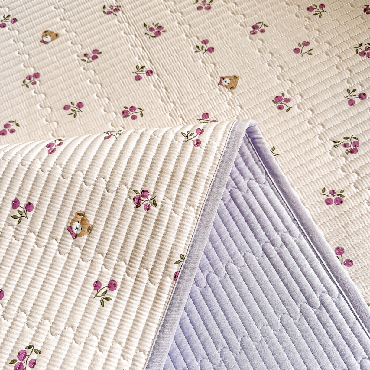 91家纺网 家纺一手货源 找家纺 橘夏家纺 2025新款多功能全棉双面床盖三件套纯棉夹棉加厚床单床垫盖毯 樱桃小熊