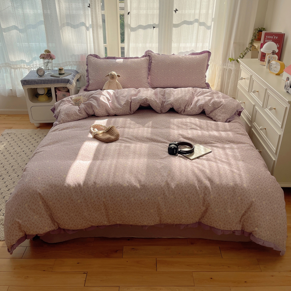 91家纺网 家纺一手货源 找家纺 盼季家纺 2025新款亲肤棉皱皱纱花边四件套 皱皱纱花边-花丛小兔-紫